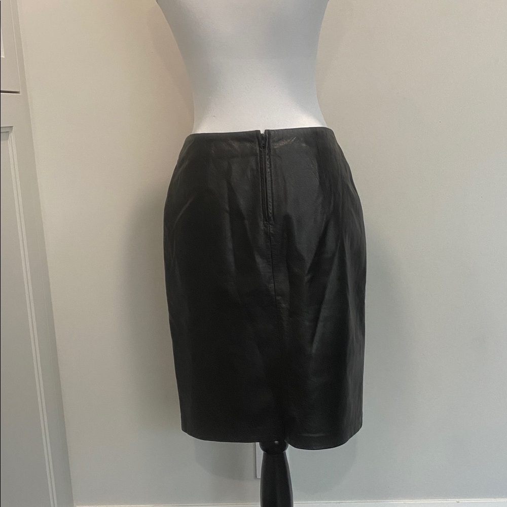 Danier Black Leather Pencil Skirt Side Slit Size 6 Knee Length - Picture 9 of 16